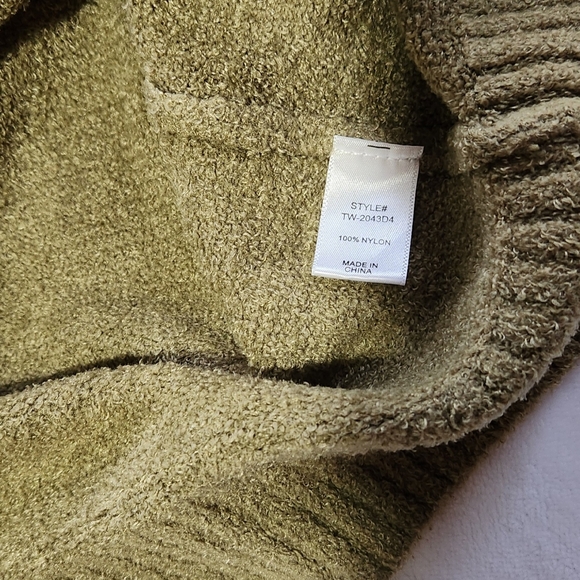 NWOT Zenana Green Super Soft Long Sweater Size M Womens - Picture 4 of 9